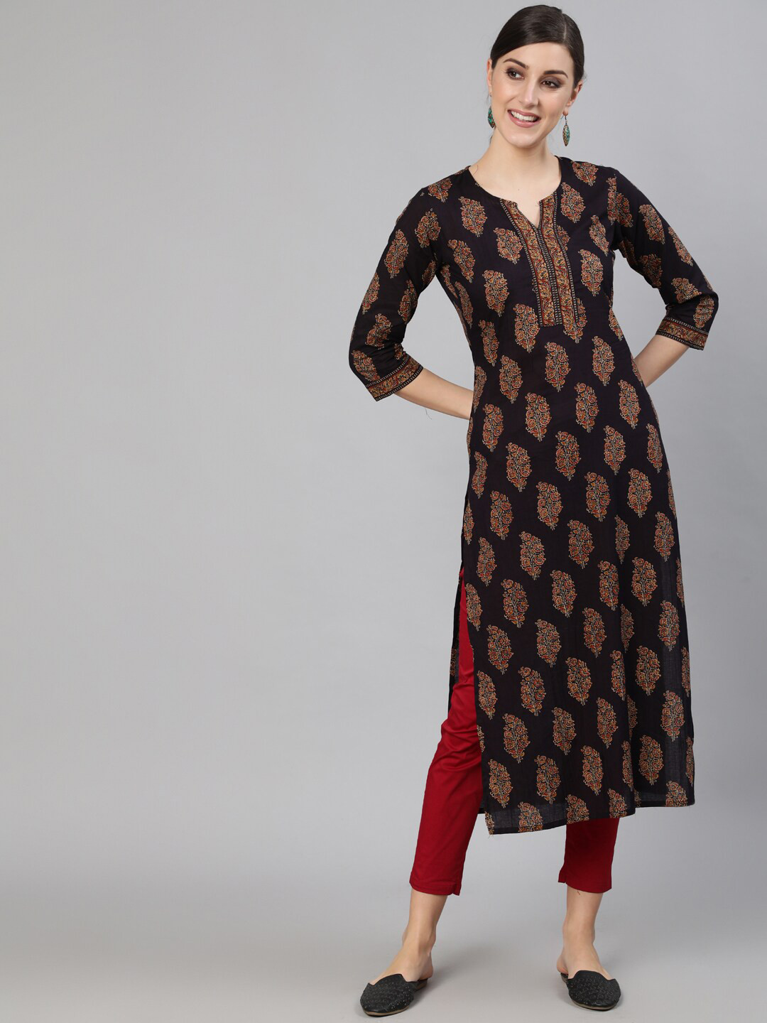 Nayo Women Black & Red Paisley Print Straight Kurta
