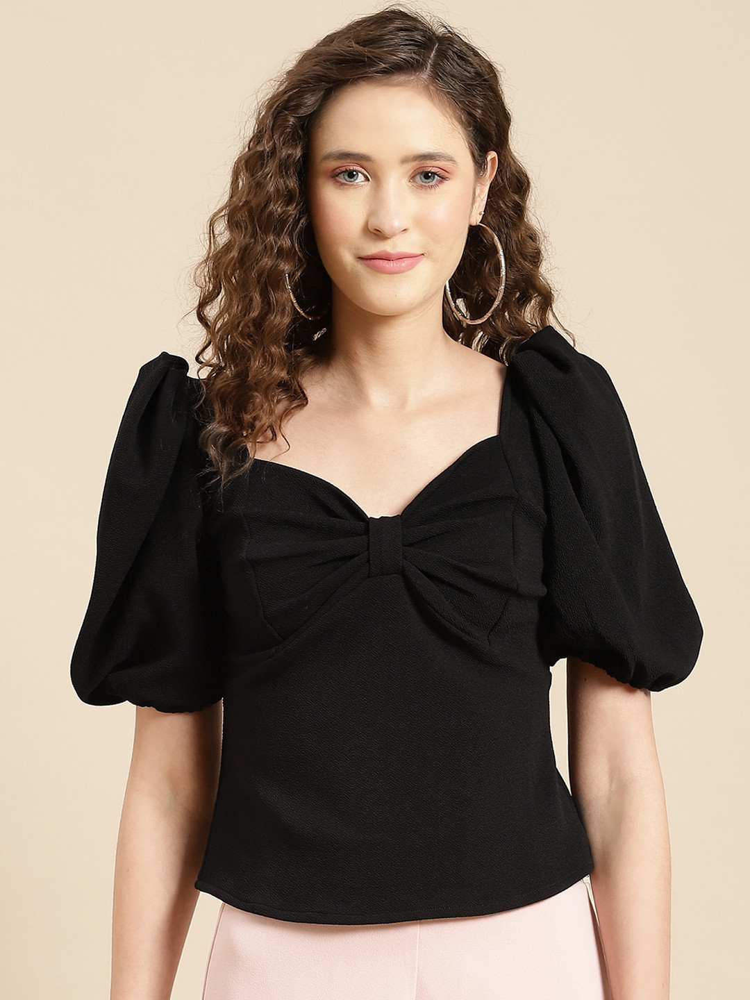WoowZerz Black Solid Power Shoulder Sweetheart Neck Top