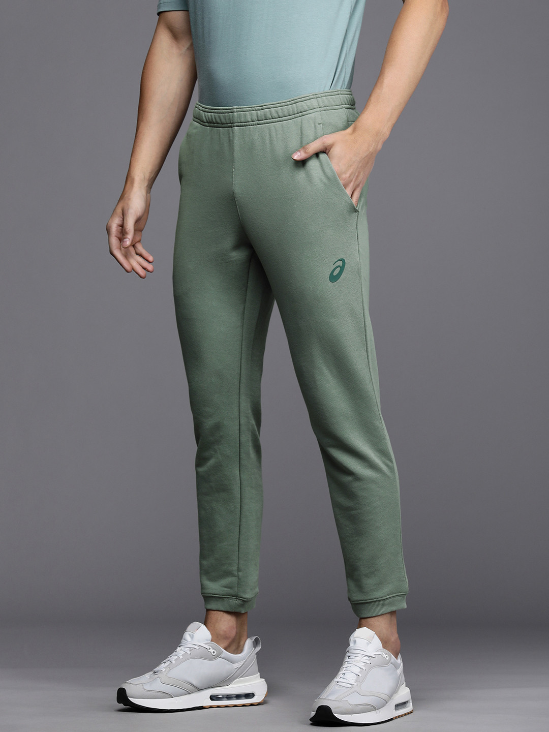 ASICS Men Green Solid Mid-Rise Knitted Slim Fit Training Joggers with Brand Logo Print