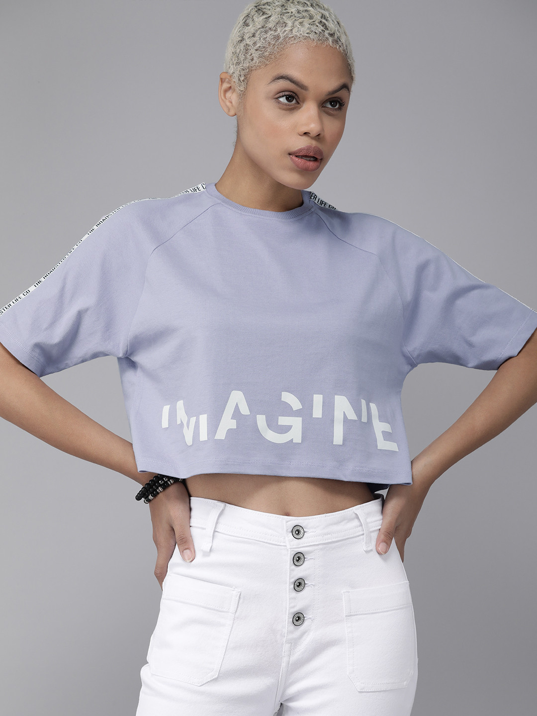 The Roadster Lifestyle Co Women Lavender & White Typography Printed Pure Cotton Cropped T-shirt