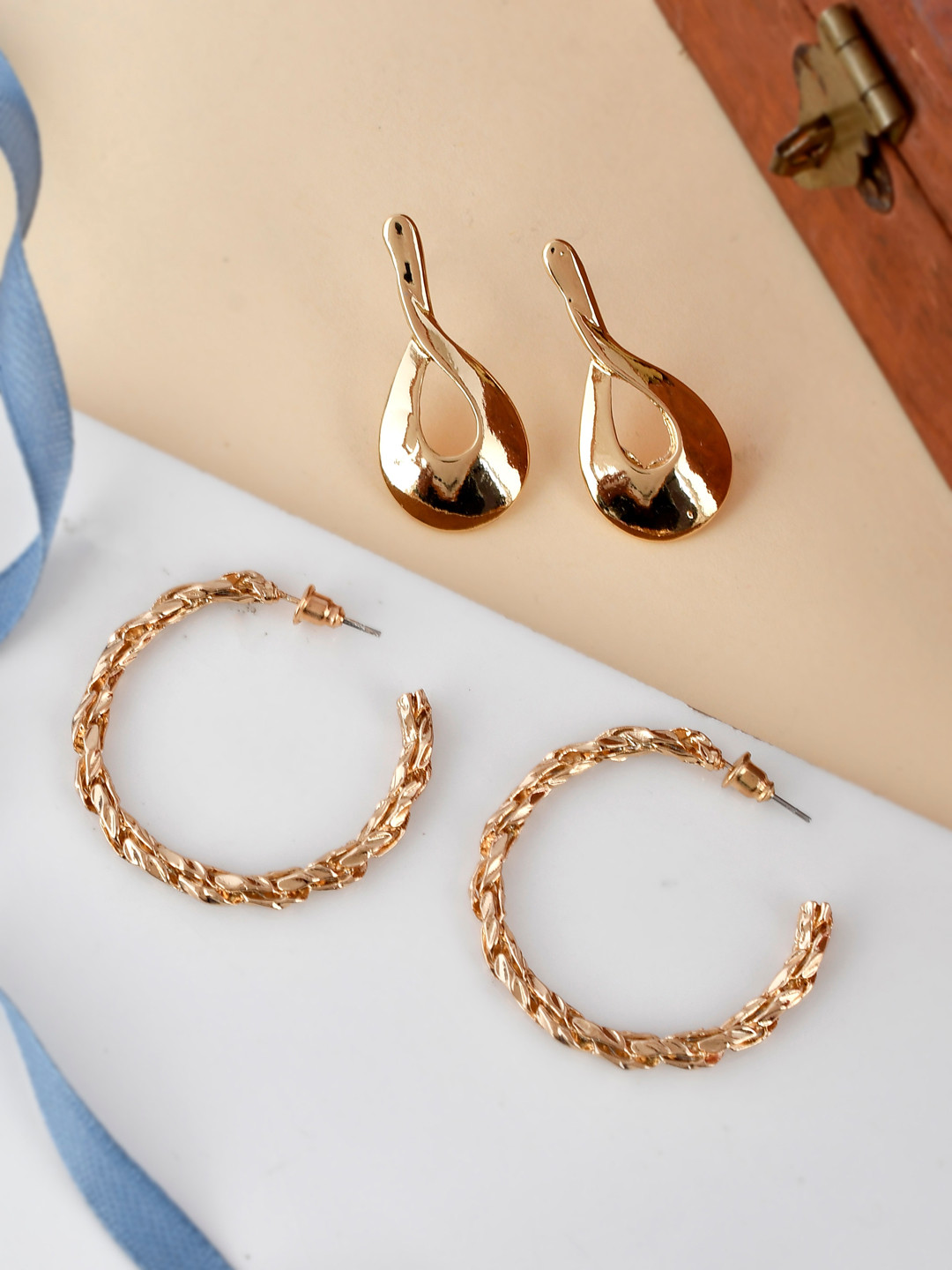 Shoshaa Women Set of 2 Gold-Toned Contemporary Hoop Earrings