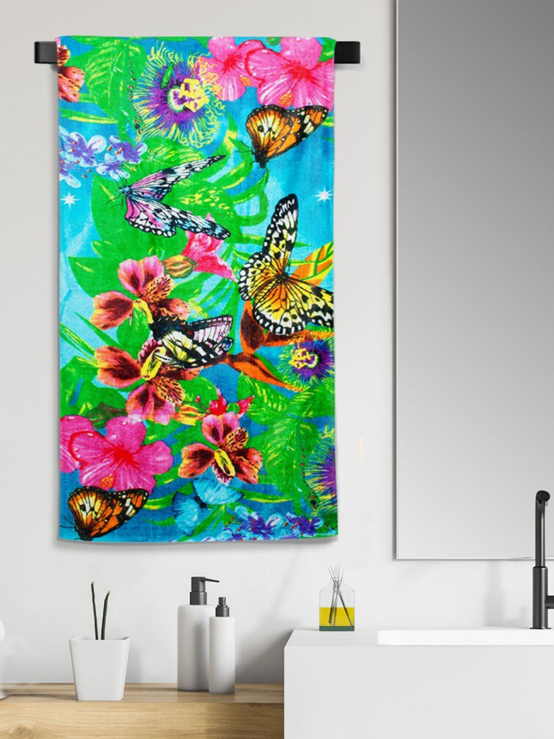 Aura Green Laika Printed  350 GSM Large Bath Towel