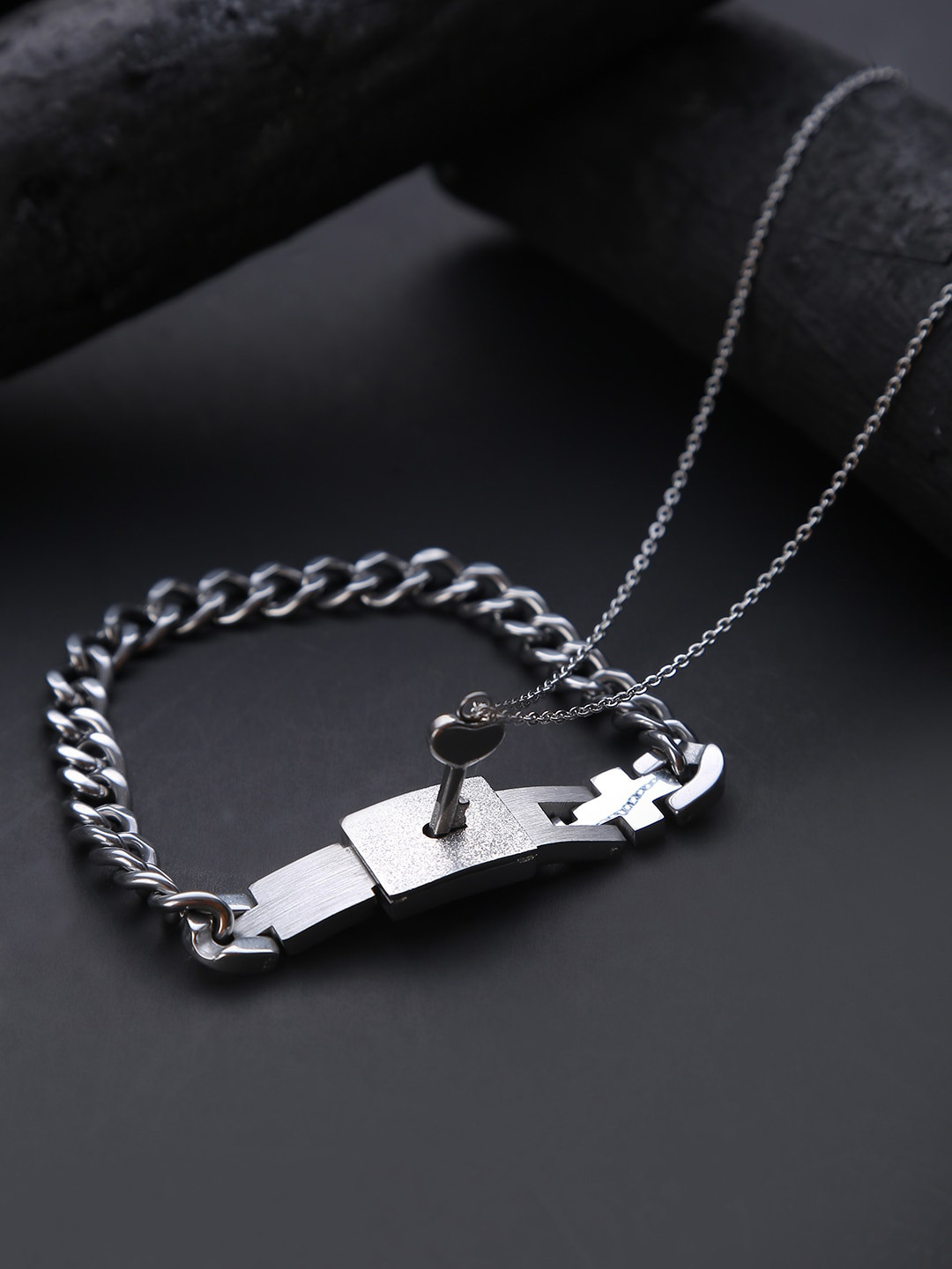 SOHI Women Silver-Plated Chain & Bracelet Designer Jewellery Set