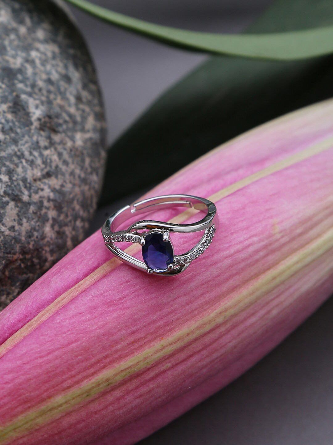 SOHI Silver-Plated Blue Stone-Studded Designer Minimal Finger Ring