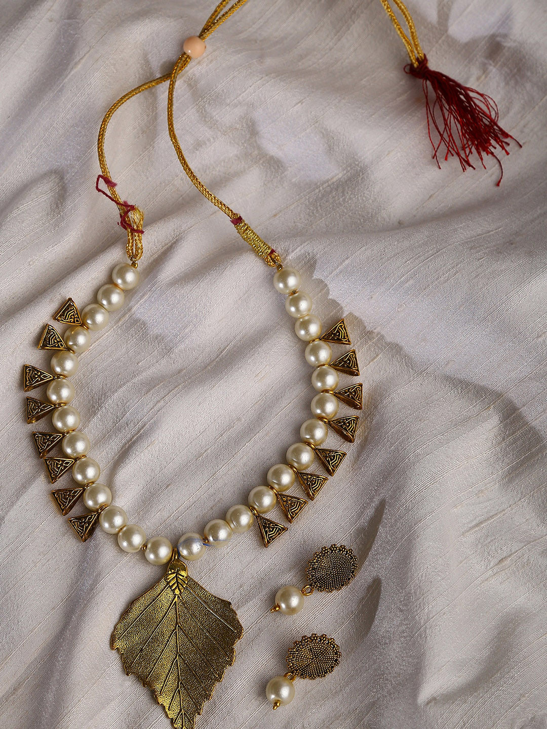 SOHI White & Gold-Plated Antique Pearl Beaded Leaf Jewellery Set