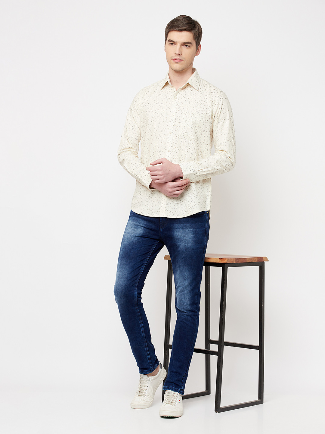 Crimsoune Club Men Cream-Coloured Slim Fit Floral Printed Pure Cotton Casual Shirt