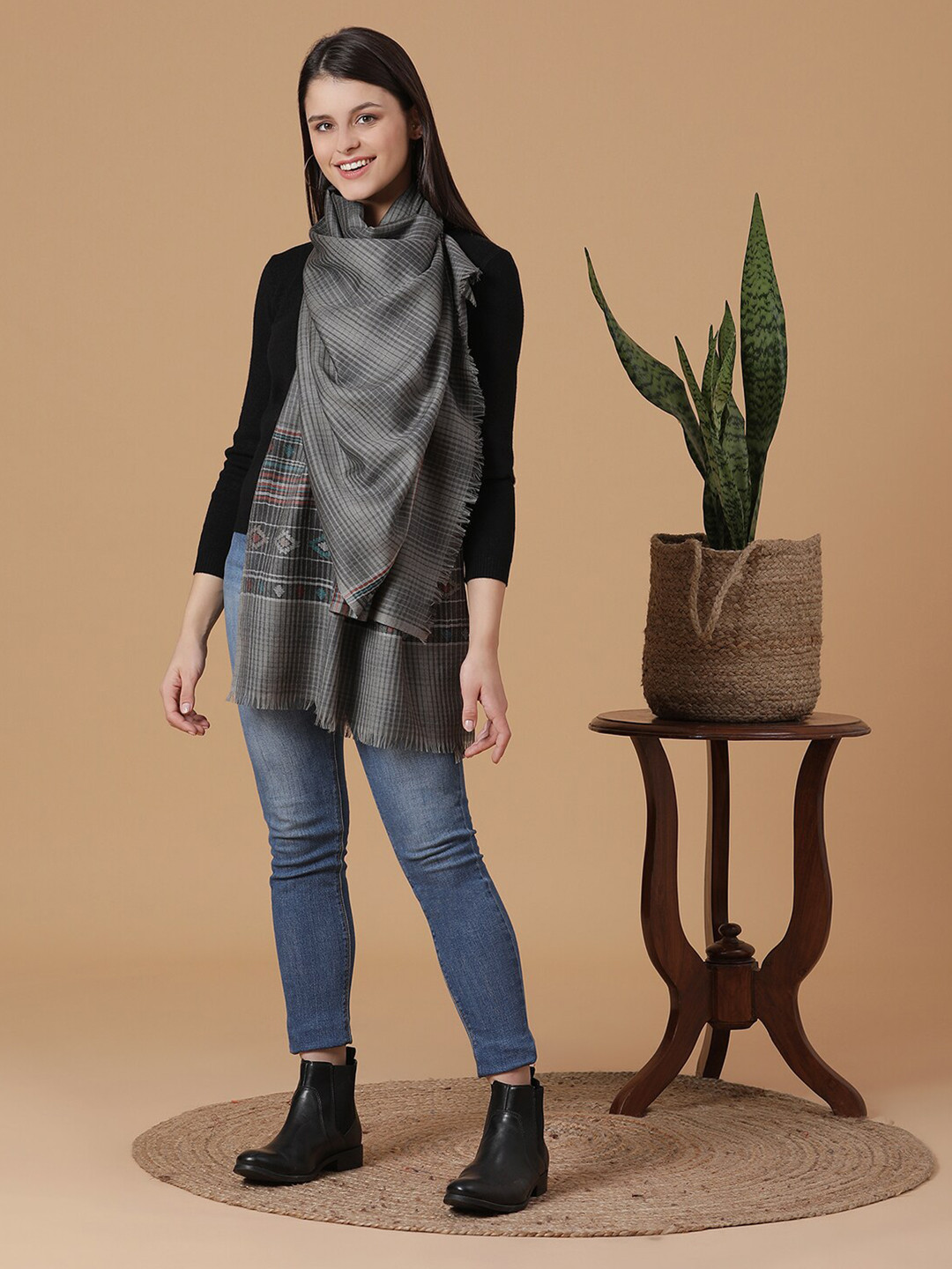 SHINGORA Women Grey & Red Woven Design Dobby Stole