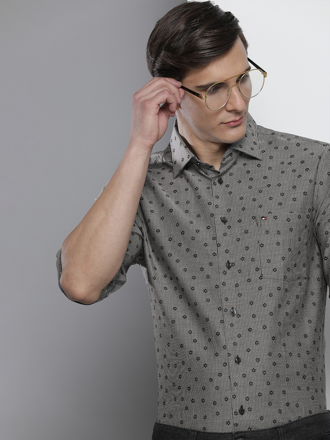 Tommy Hilfiger Men Grey & Blue Floral Printed Semiformal Shirt