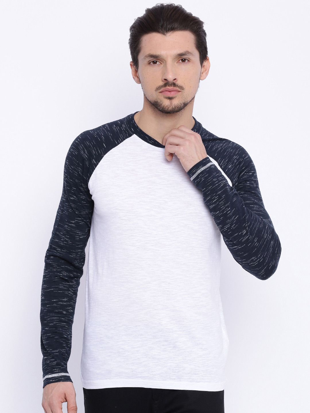 ARISE Men White & Navy Round Neck T-shirt