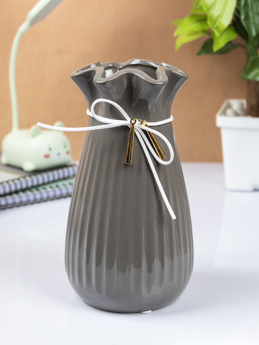 MARKET99 Grey Textured Ceramic Vase