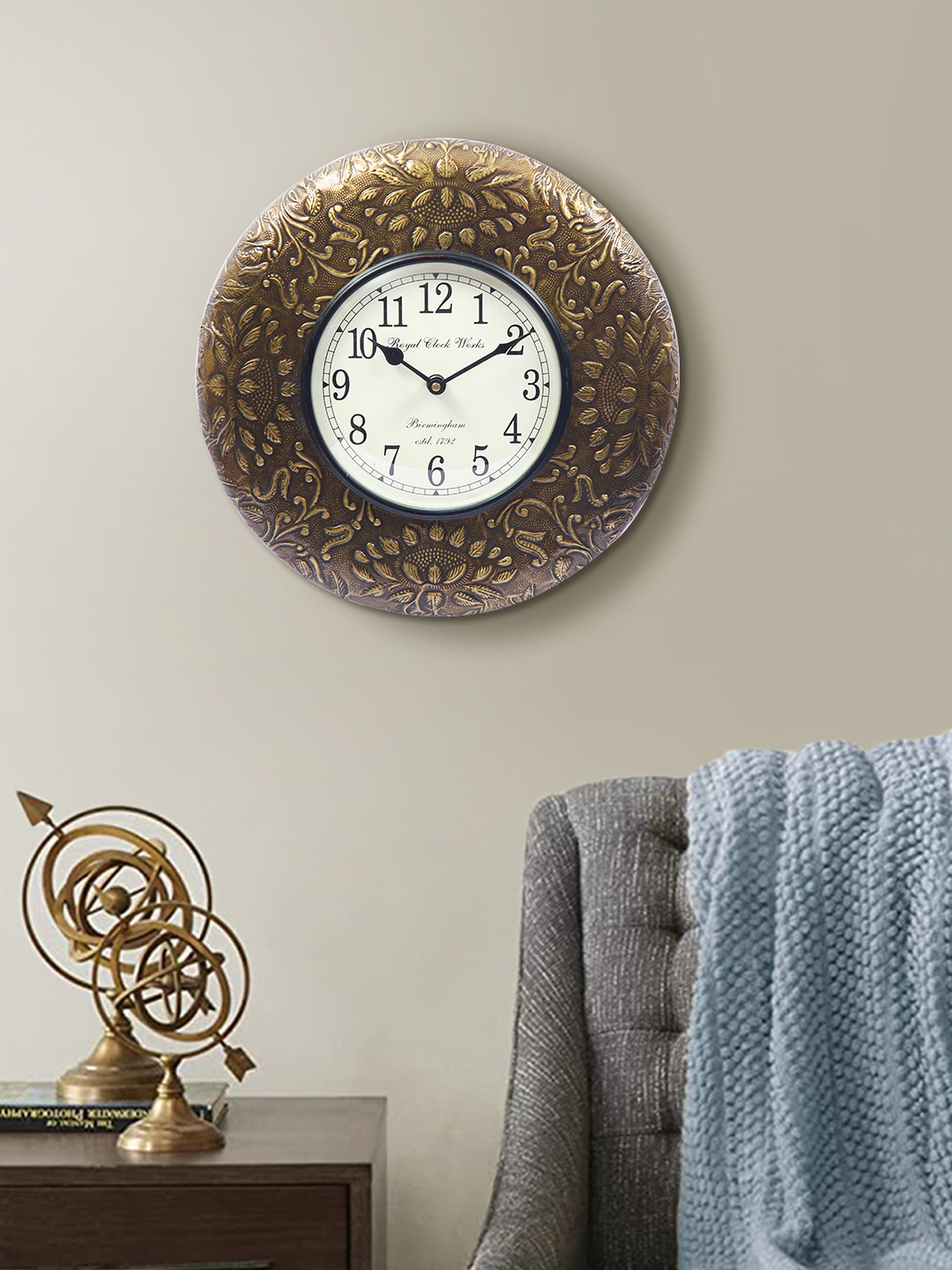 Aapno Rajasthan Gold Metal Large Display Round Battery Analogue Wall Clock-29cm