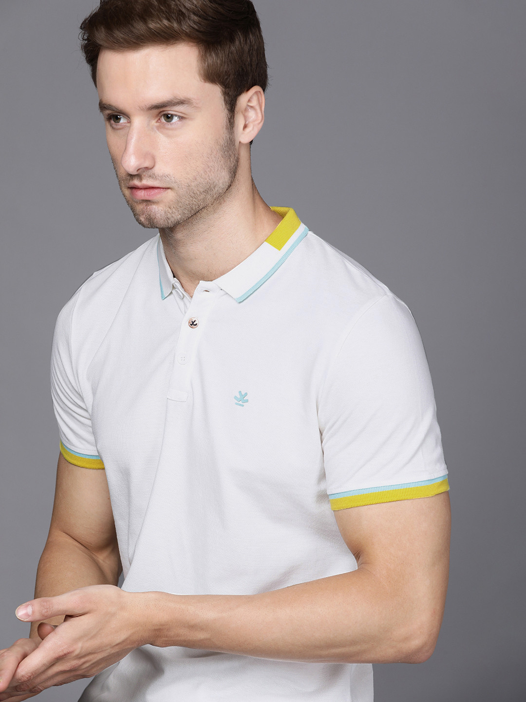 WROGN Men White Solid Cotton Slim Fit T-shirt