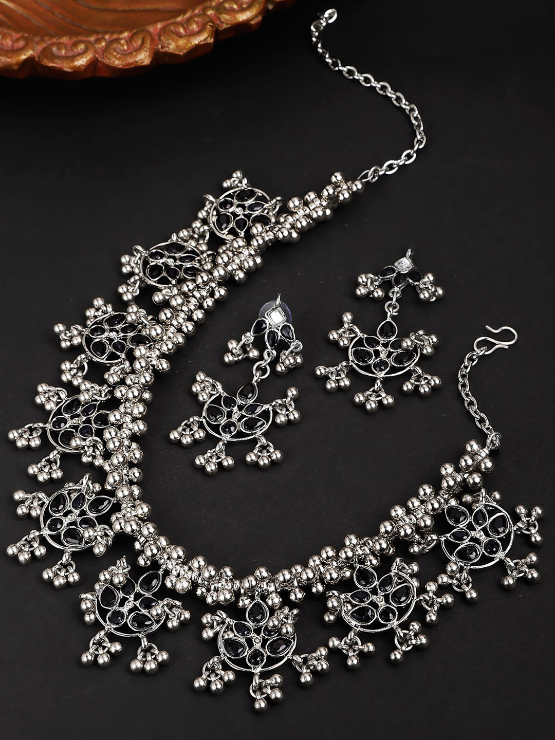 KARATCART Oxidised Silver-Toned Black Kundan Studded Jewellery Set