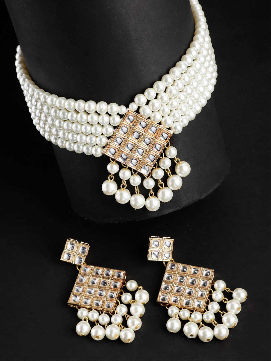 KARATCART Gold-Plated & White Kundan-Studded Pearl Beaded Choker Jewellery Set