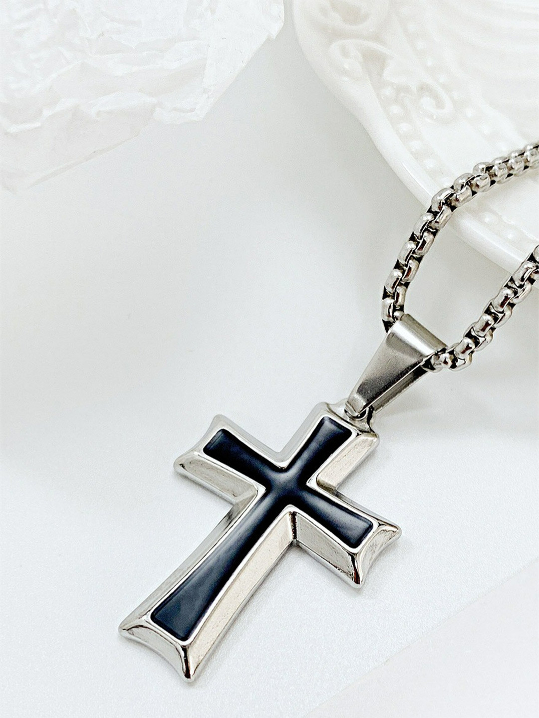 EL REGALO Men Silver-Toned & Black Necklace