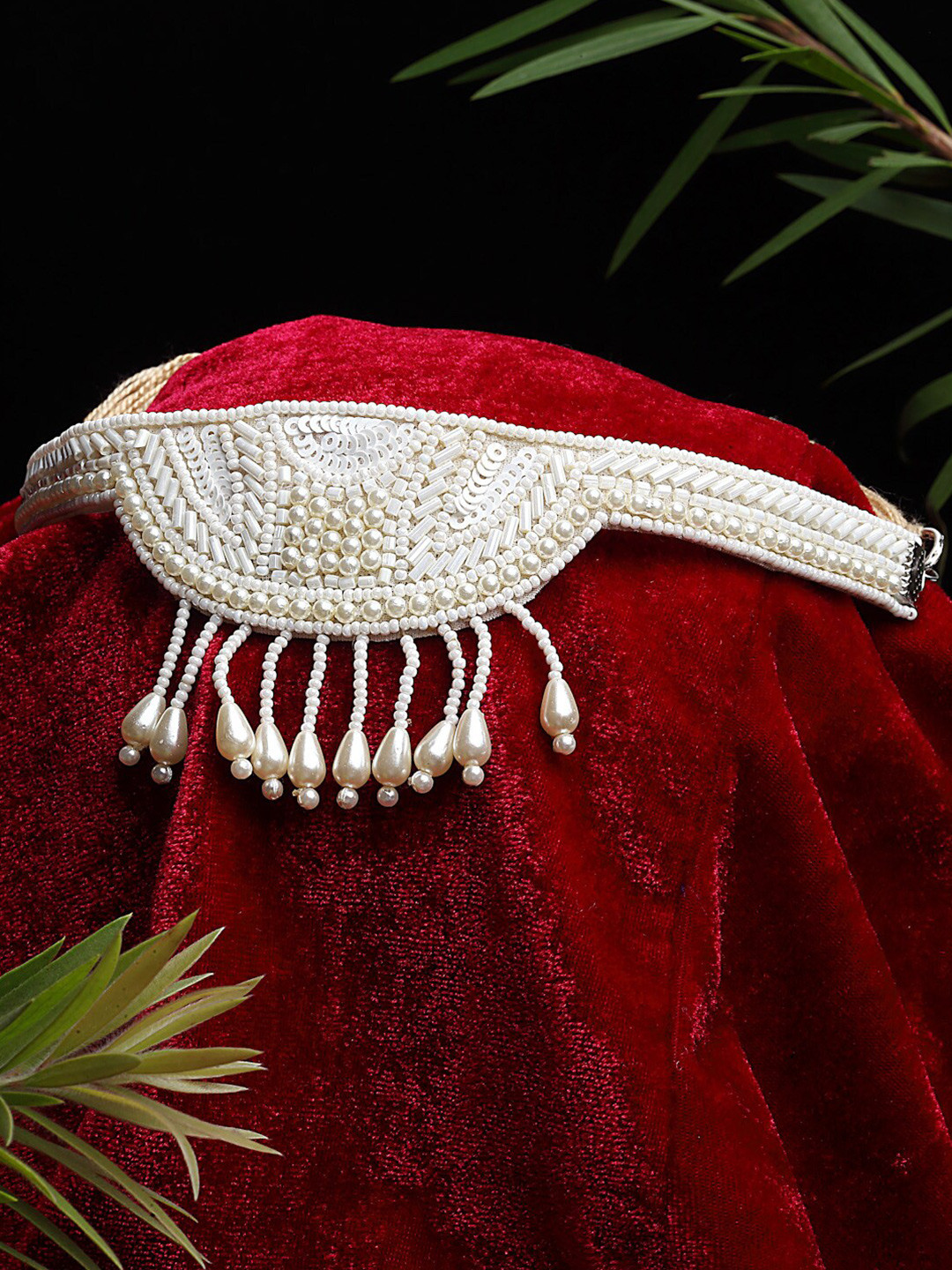 Moedbuille Off White Brass Silver-Plated Choker Necklace