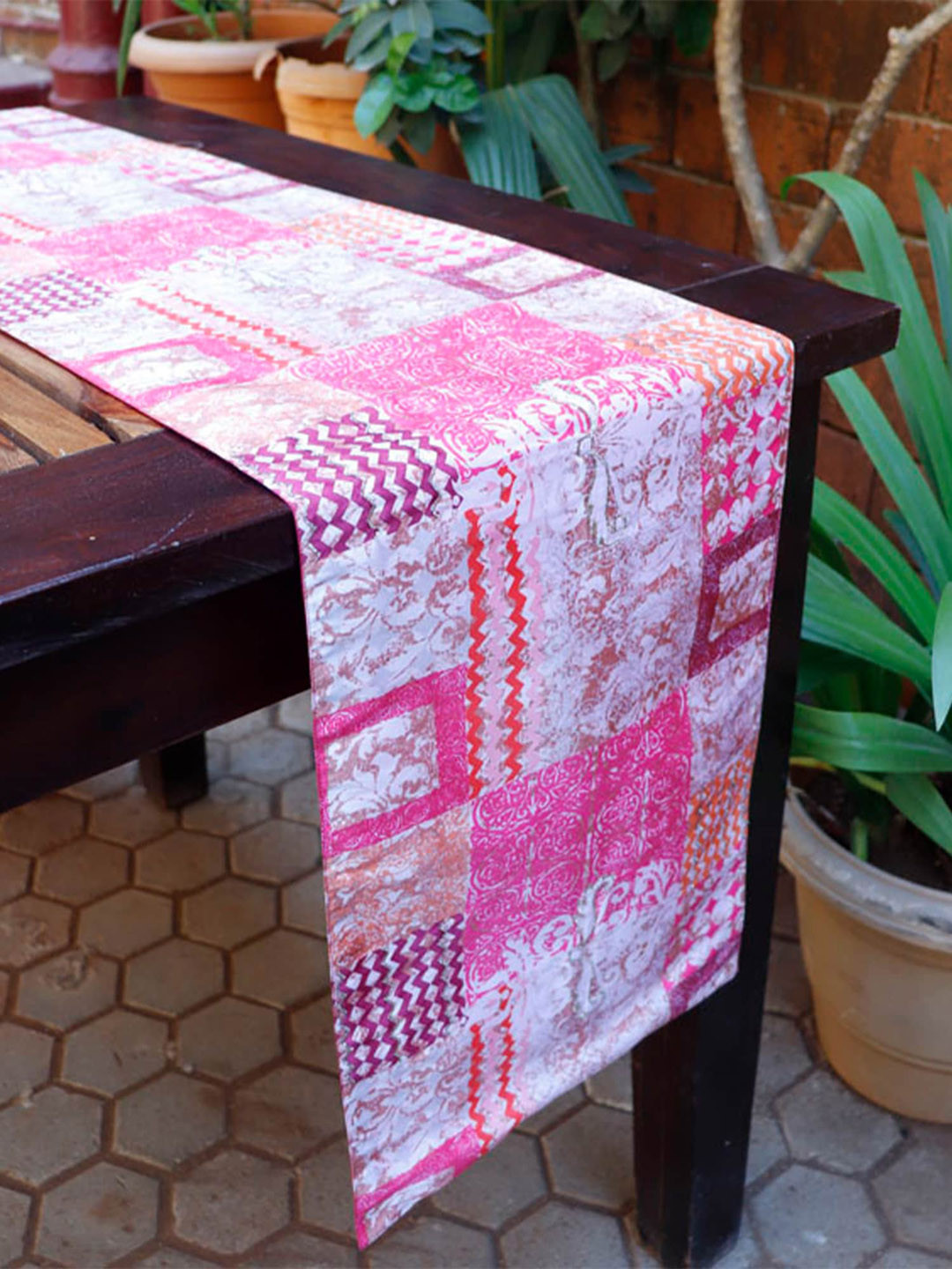 ZEBA Pink & White Printed 6 Seater Table Runner