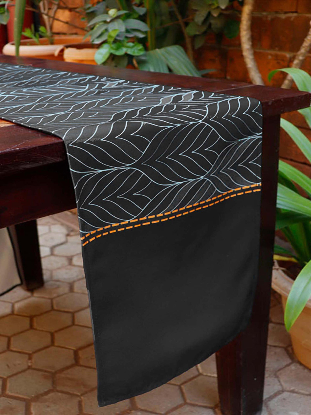 ZEBA Navy-Blue & White Printed 6-Seater Table Runner