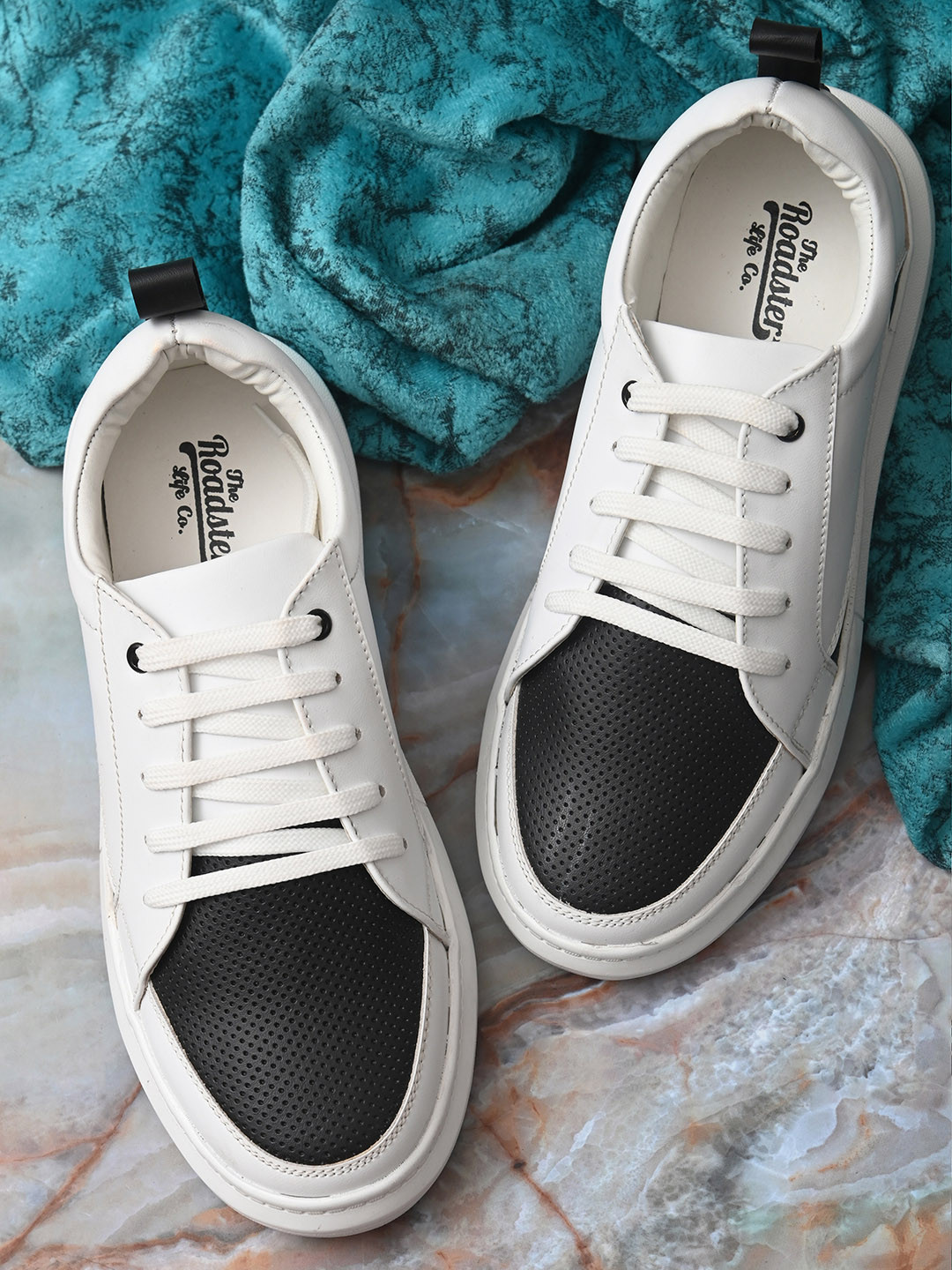 The Roadster Lifestyle Co Men White  Black Colourblocked Sneakers