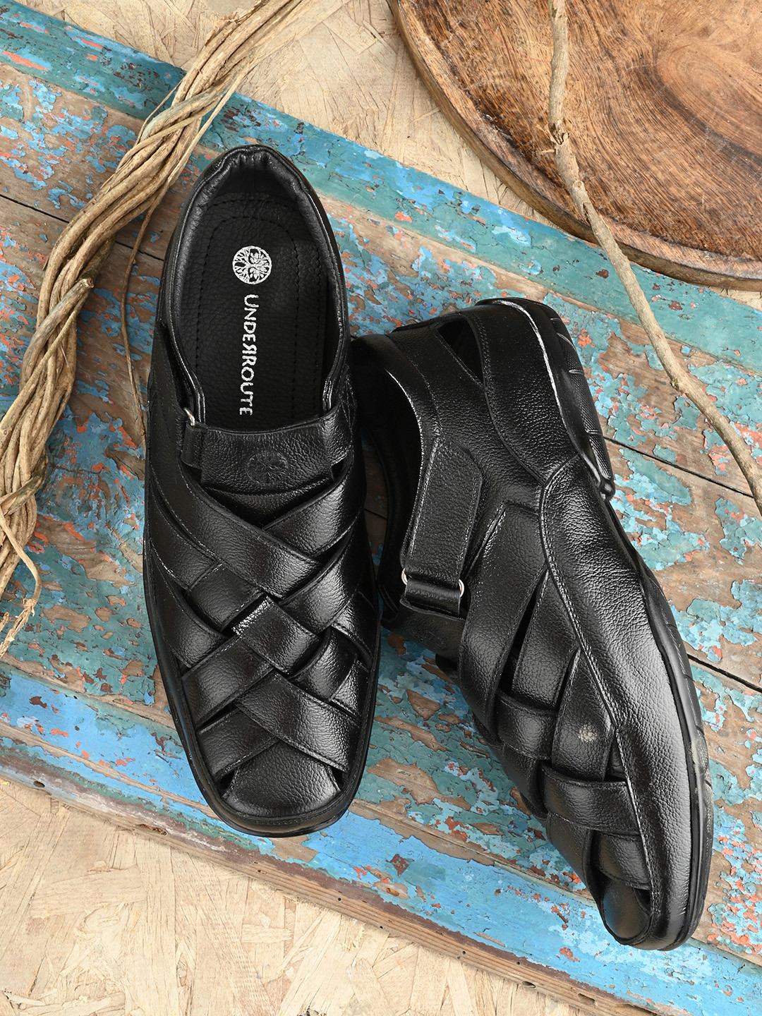 UNDERROUTE Men Black Leather Fisherman Sandals