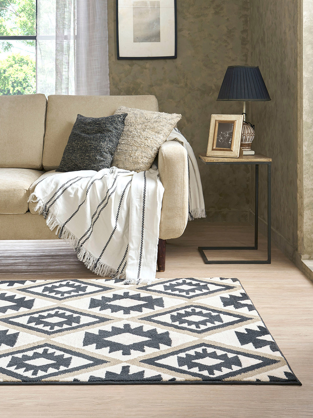 MYTRIDENT Cream Aztec Print  3155 GSM Ultra Soft Modern Shaggy Area Rug