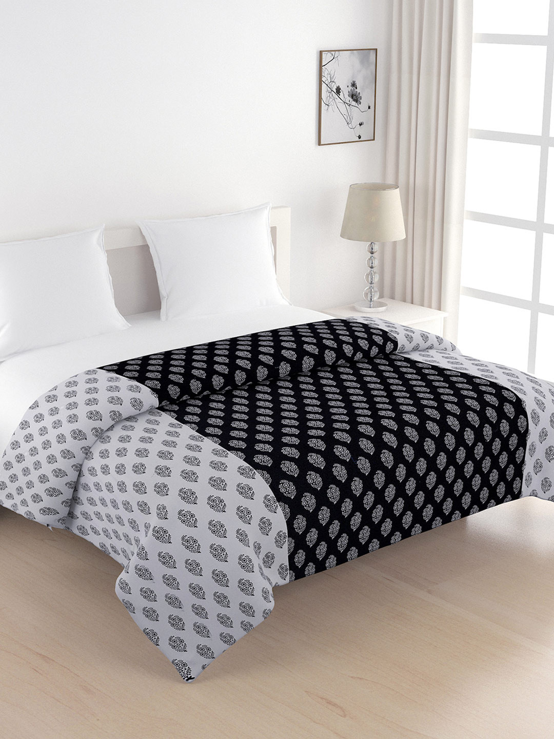 SWAYAM Black & White Printed Winter Double Comforter
