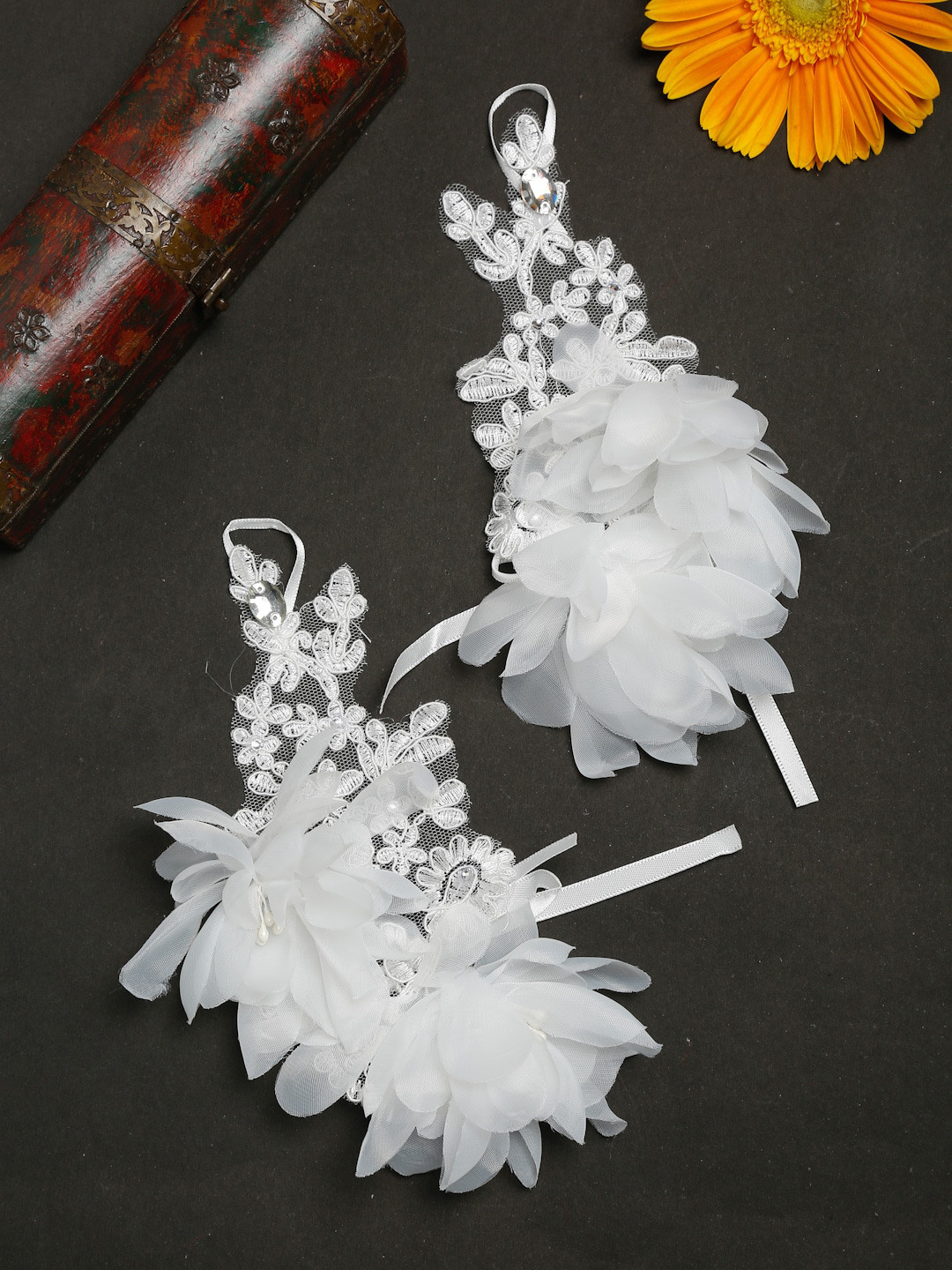 TIPY TIPY TAP Women White Floral Ring Bracelet