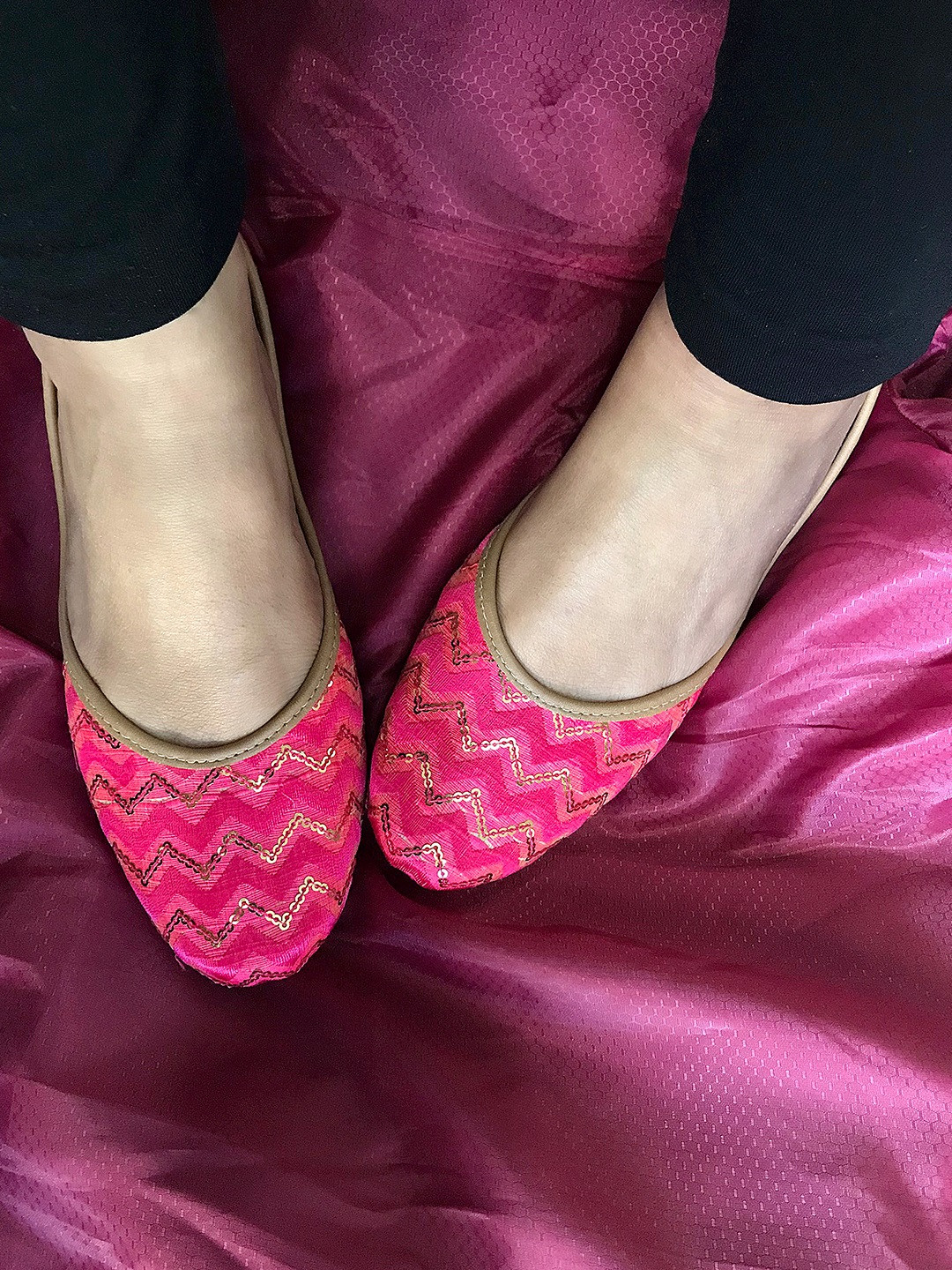 DESI COLOUR Women Fuchsia Pink Sequin Embellished Ethnic Mojaris Flats