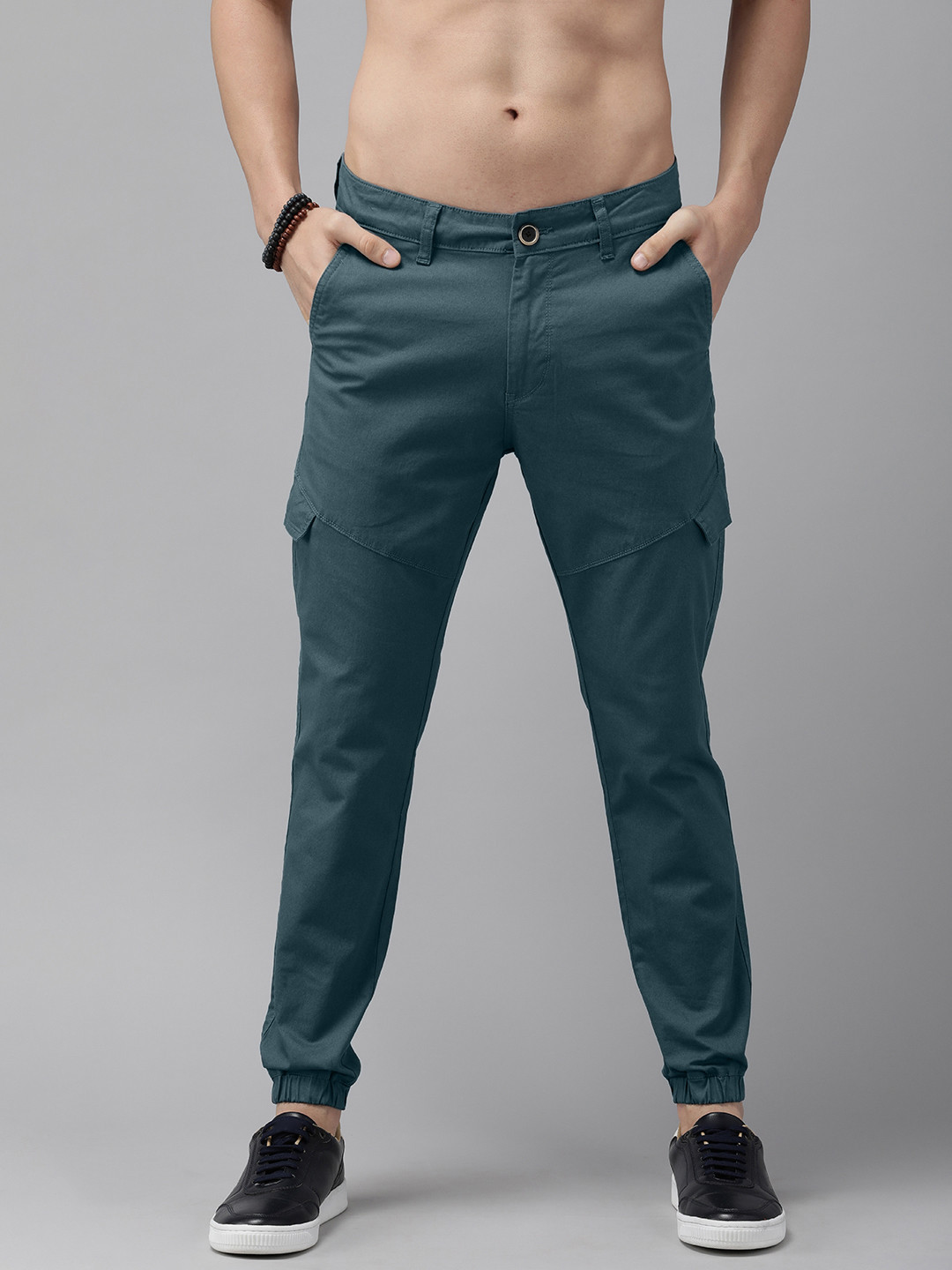 The Roadster Lifestyle Co Men Dark Green Solid Mid-Rise Regular Fit Joggers Trousers