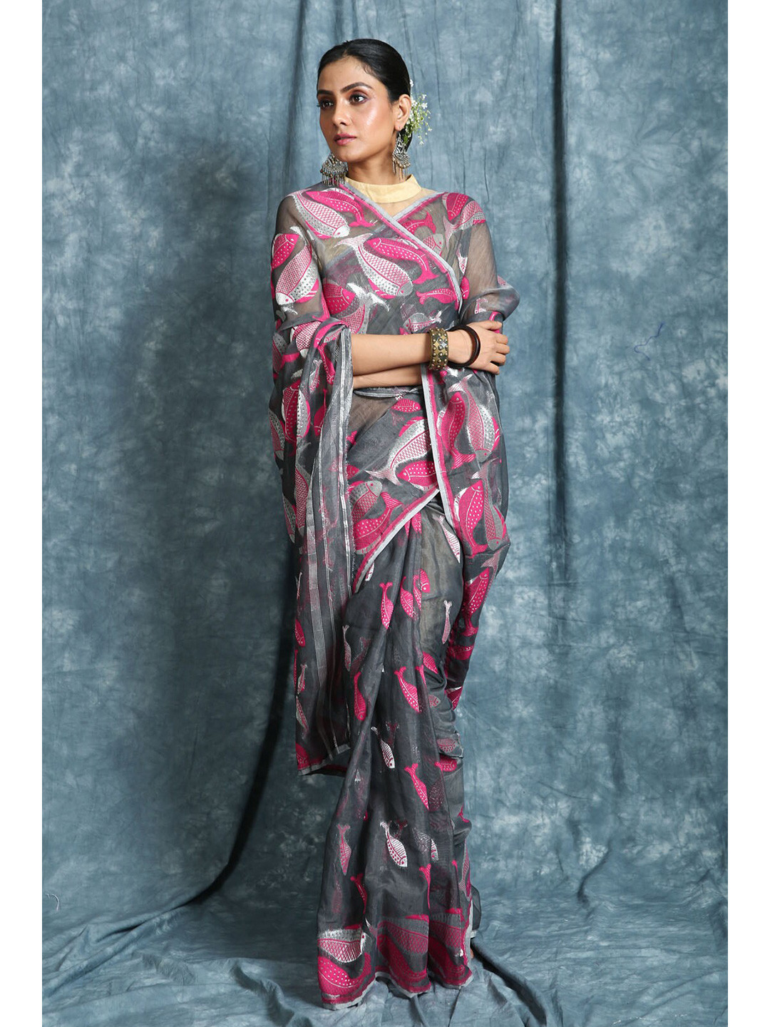 Charukriti Grey & Magenta Ethnic Motifs Zari Silk Cotton Jamdani Saree