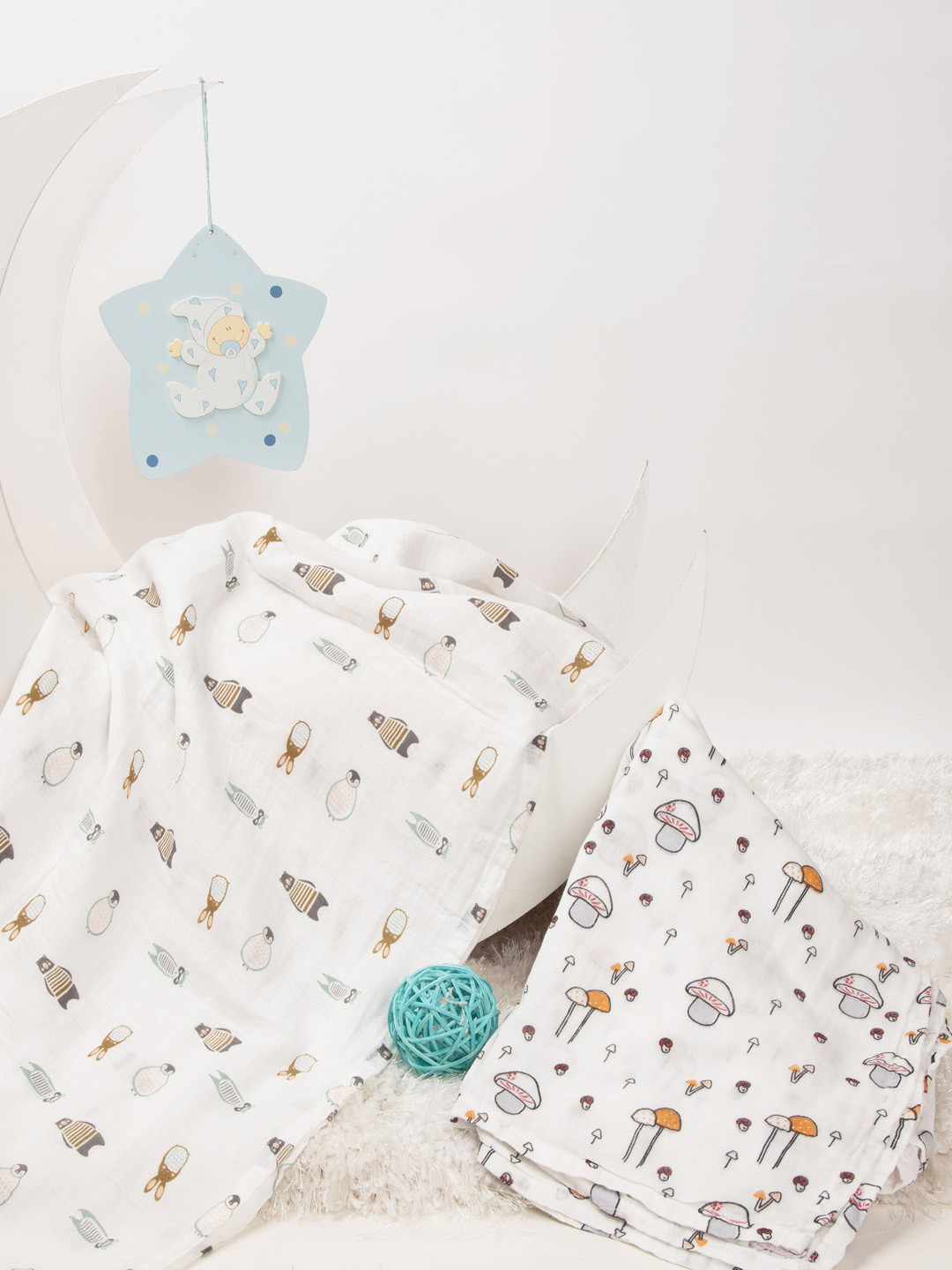 KICKS & CRAWL Infant Kids Pack Of 2 White Printed Muslin Cotton Swaddles