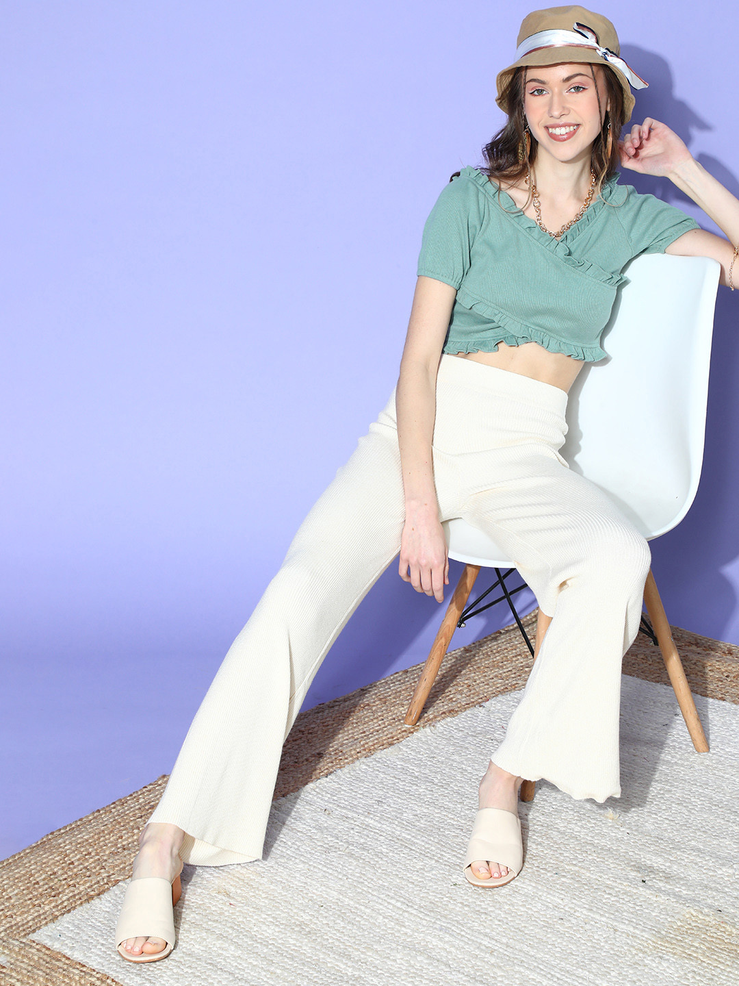 Athena Women Gorgeous Green Solid Cropped Top