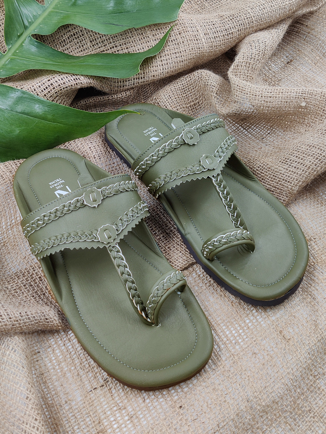 THE MADRAS TRUNK Men Olive Green Ethnic One Toe Flats