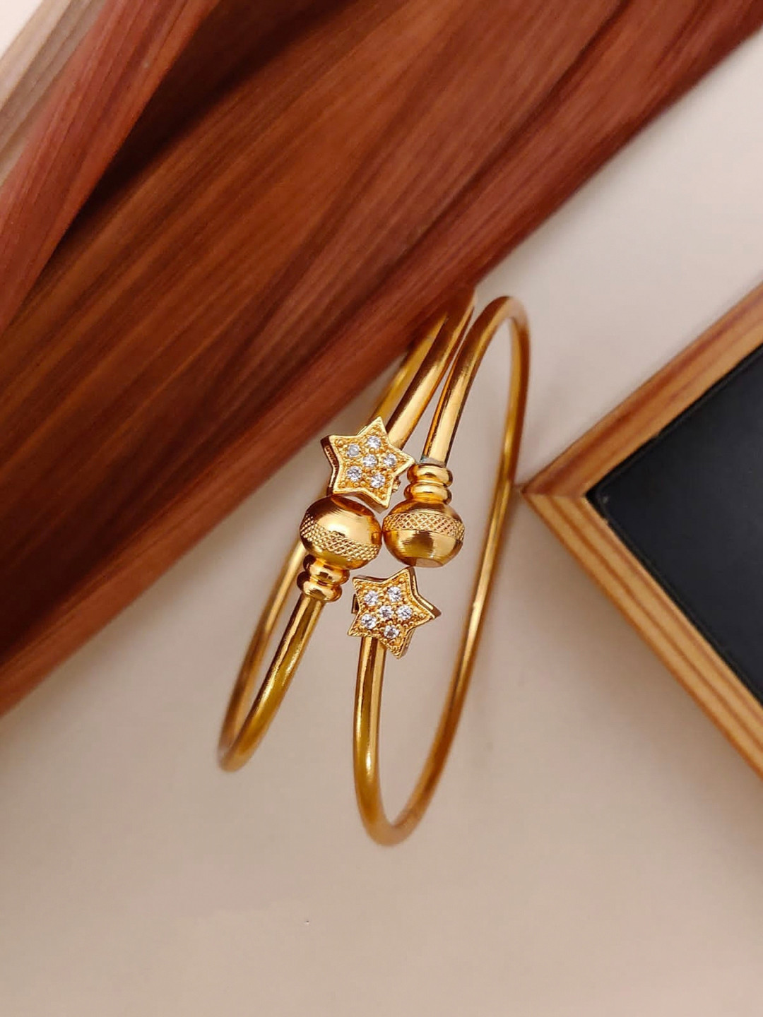 Shining Diva Set Of 2 Gold-Plated Adjustable Bangles