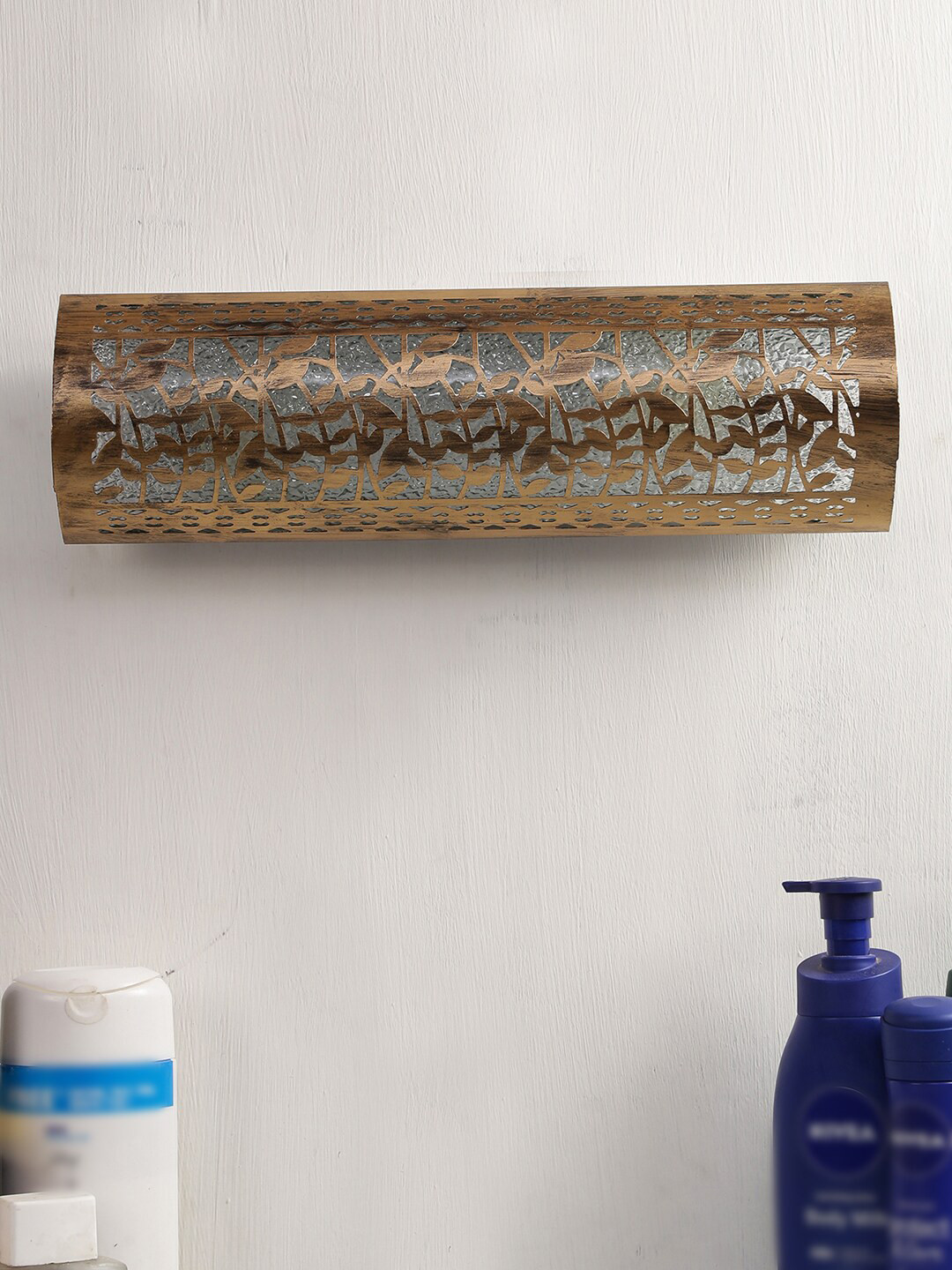 Devansh Gold-Toned Patterned Antique Finish & Glass Bathroom Light