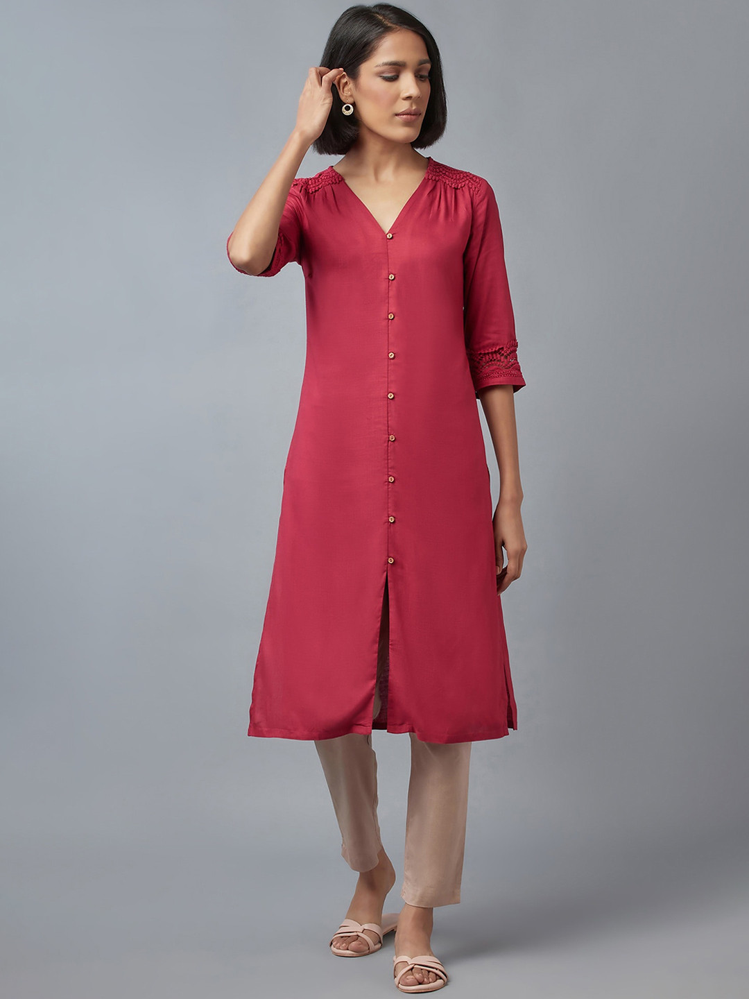 W Women Red Solid Lace Work Kurta