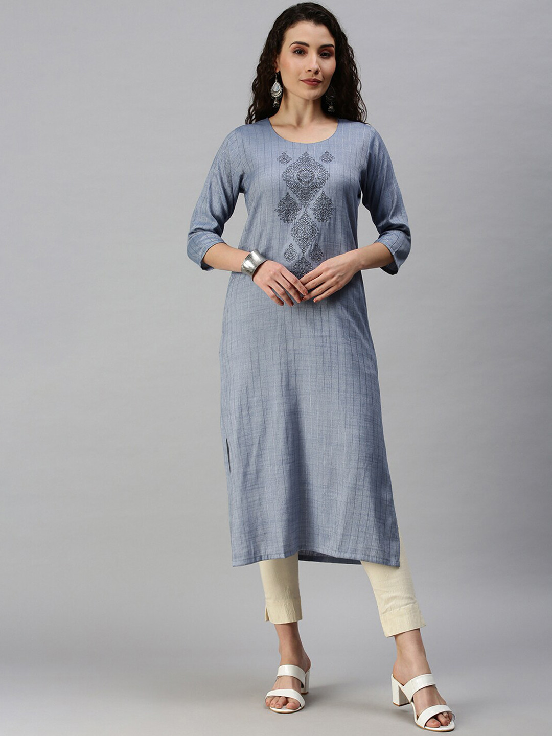 SHOWOFF Women Blue Striped Cotton Blend Round Neck Thread Work Straight Kurta