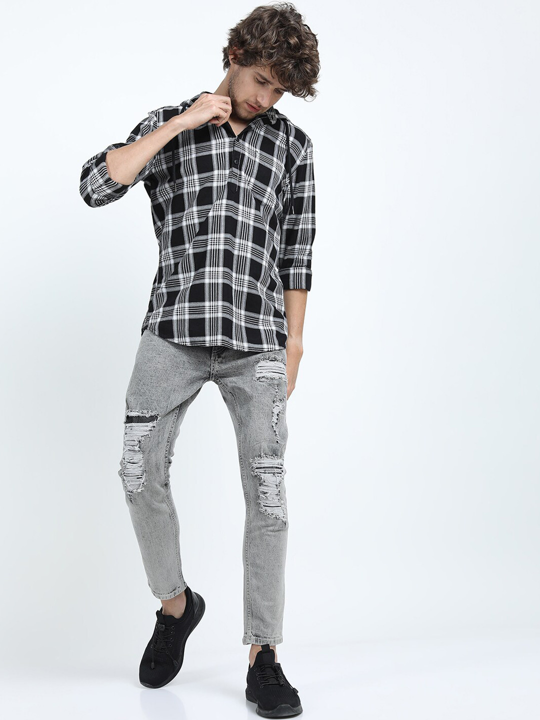 HIGHLANDER Men Grey Tapered Fit Highly Distressed Heavy Fade Stretchable Jeans
