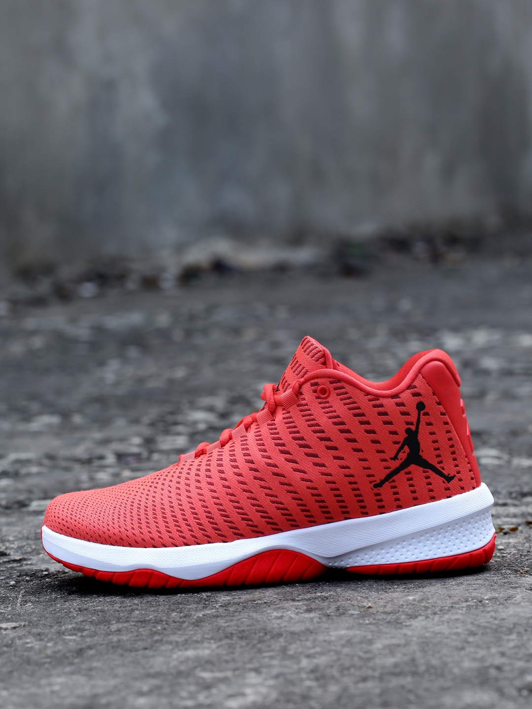 red jordan basketball shoes