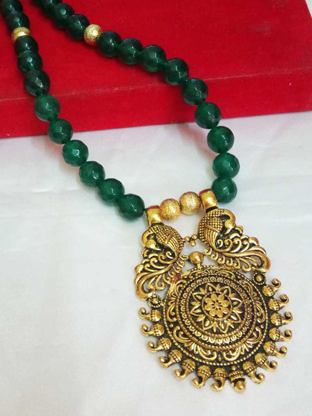 RICH AND FAMOUS Gold-Plated Green Agate & Micro Gold Beads Necklace