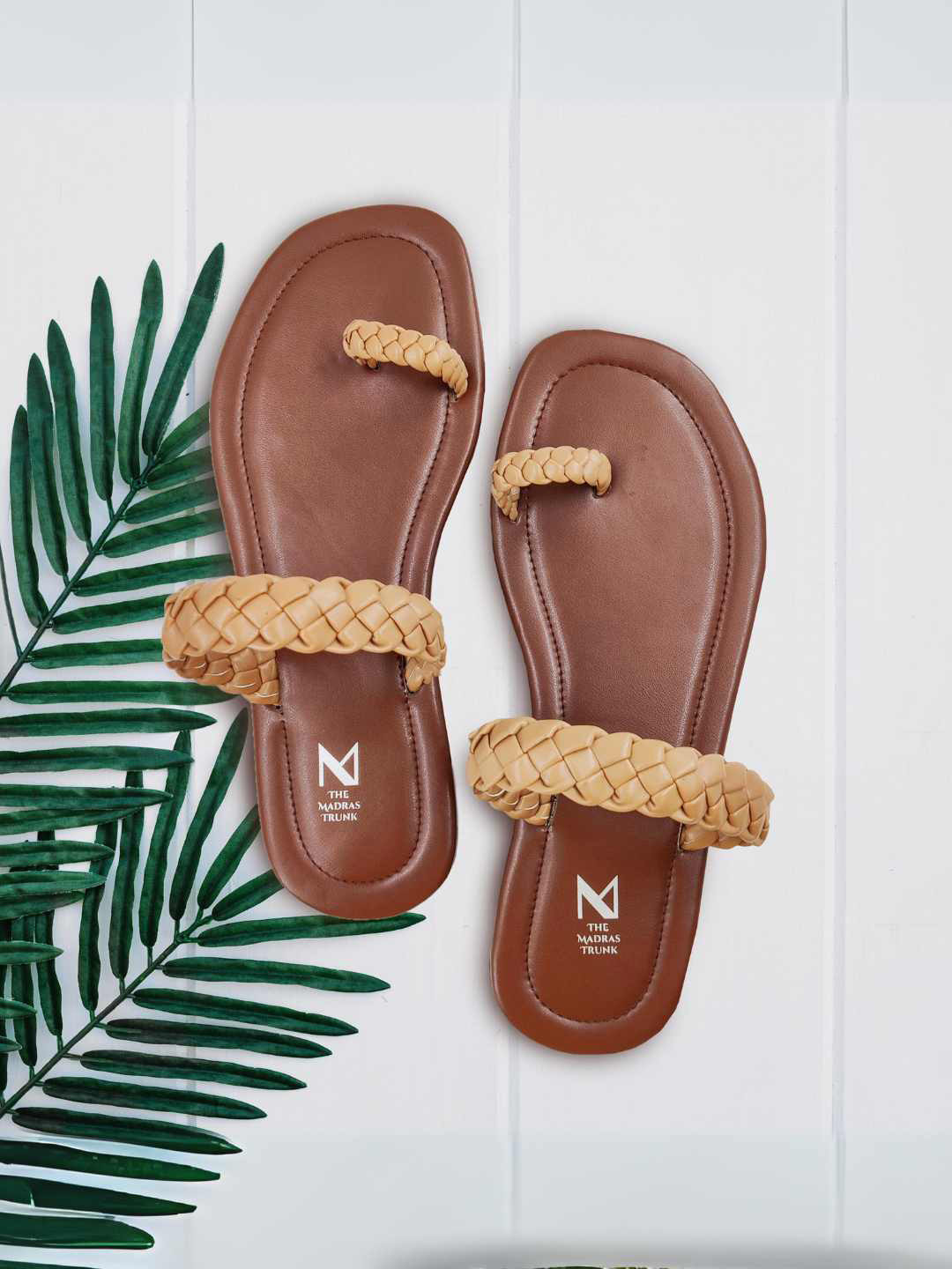THE MADRAS TRUNK Men Brown Woven Design One Toe Flats