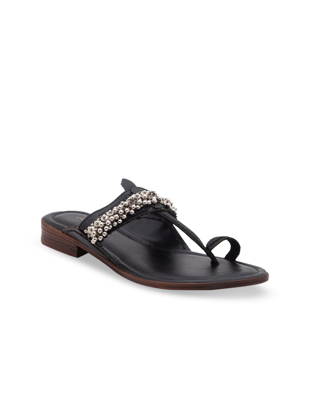 5 ELEMENTS Women Black Ghungroo Embellished One Toe Kolhapuri Flats