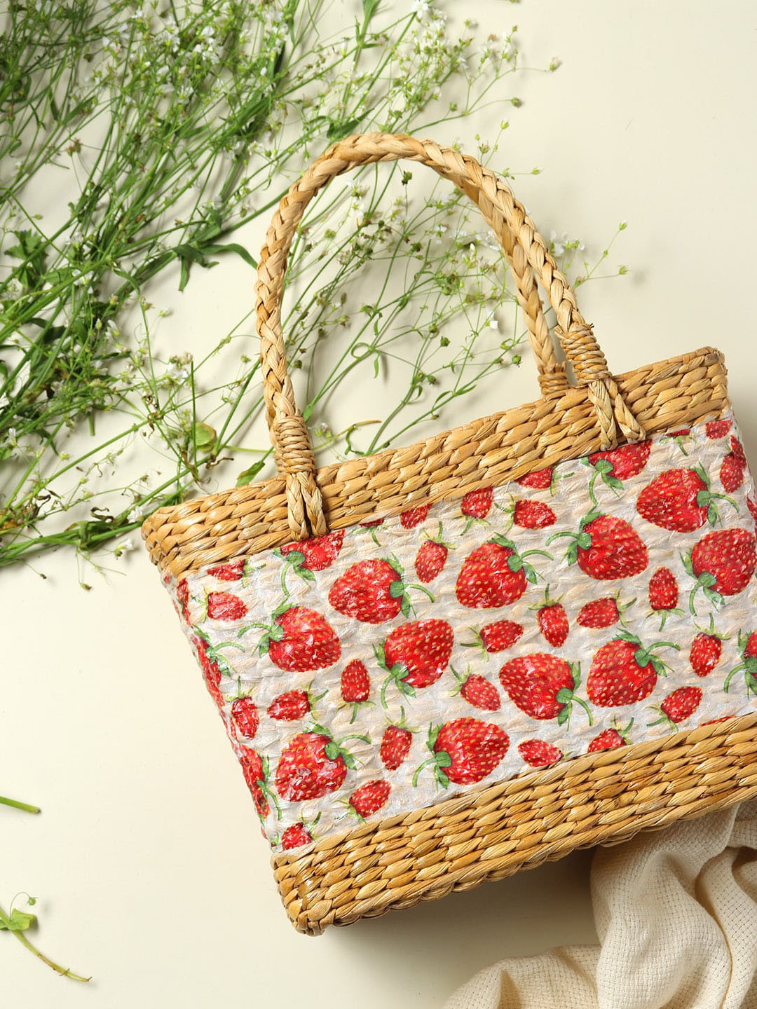 HABERE INDIA Beige Multipurpose Eco Friendly Dry Grass Storage Straw Fruit Basket