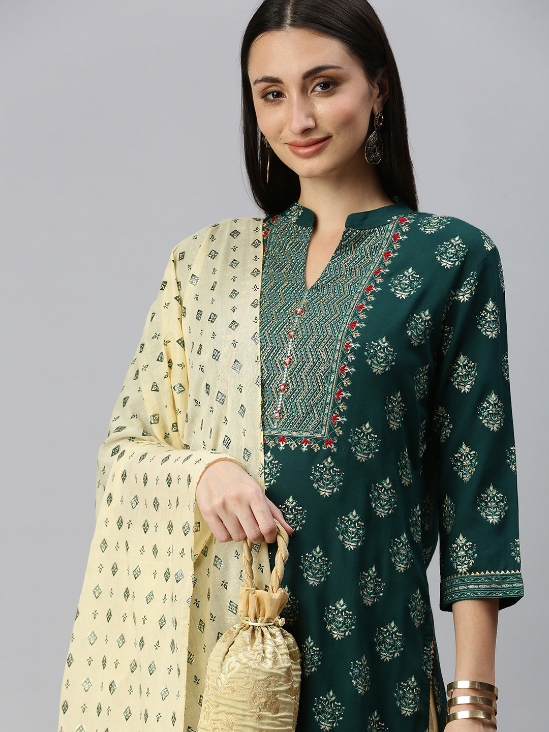 SHOWOFF Women Green Ethnic Motifs Sequinned Straight Kurta Sets