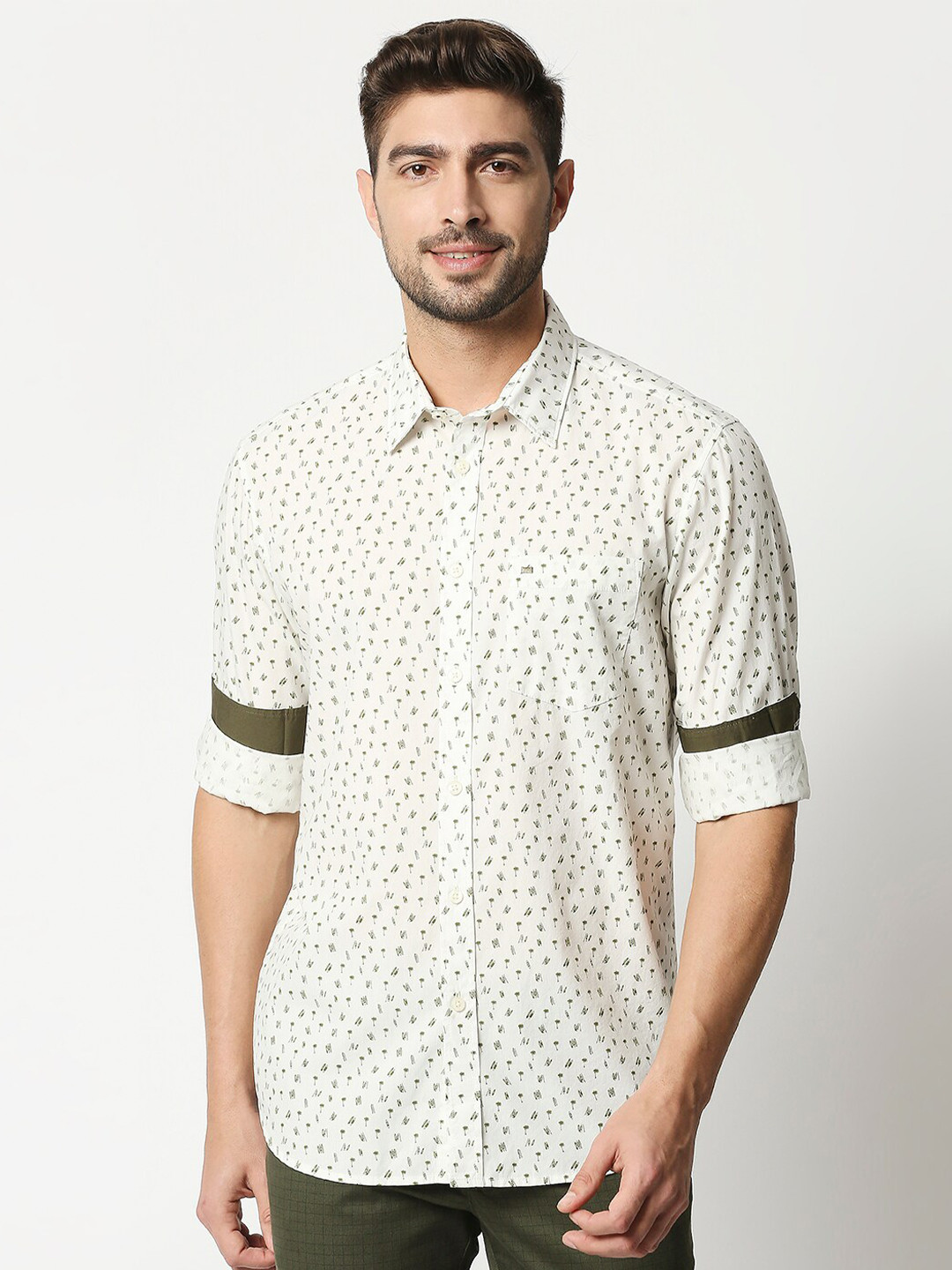 Basics Men Off-White & Green Slim Fit Printed Cotton Casual Shirt