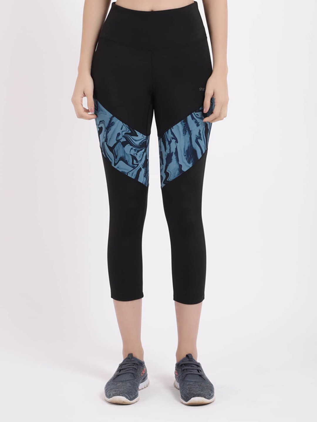 STUDIOACTIV Women Black & Blue Printed Sport Capris
