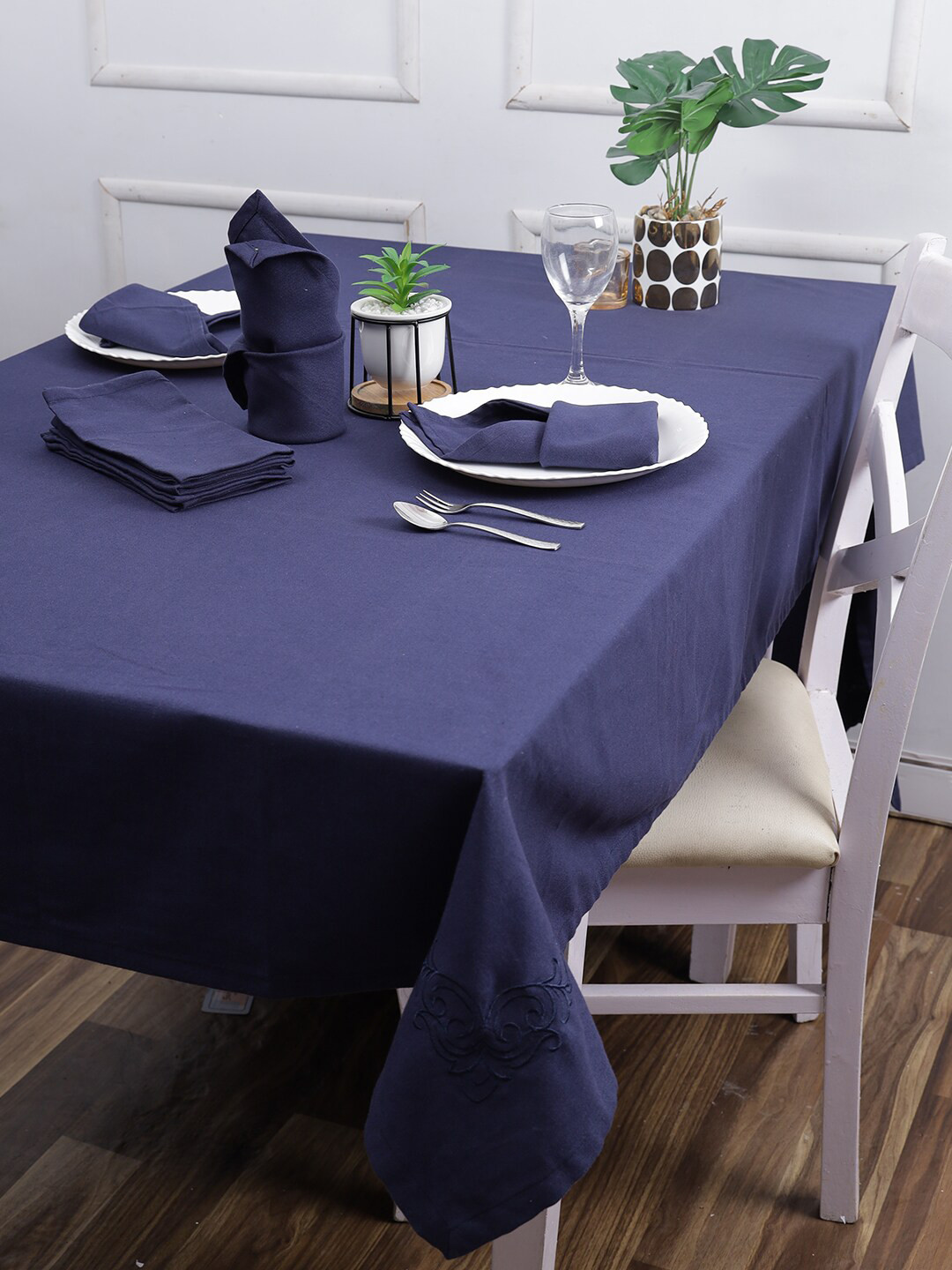 Soumya Navy Blue Set Of 7 Embroidered 6 Seater Pure Cotton Table Linen Set