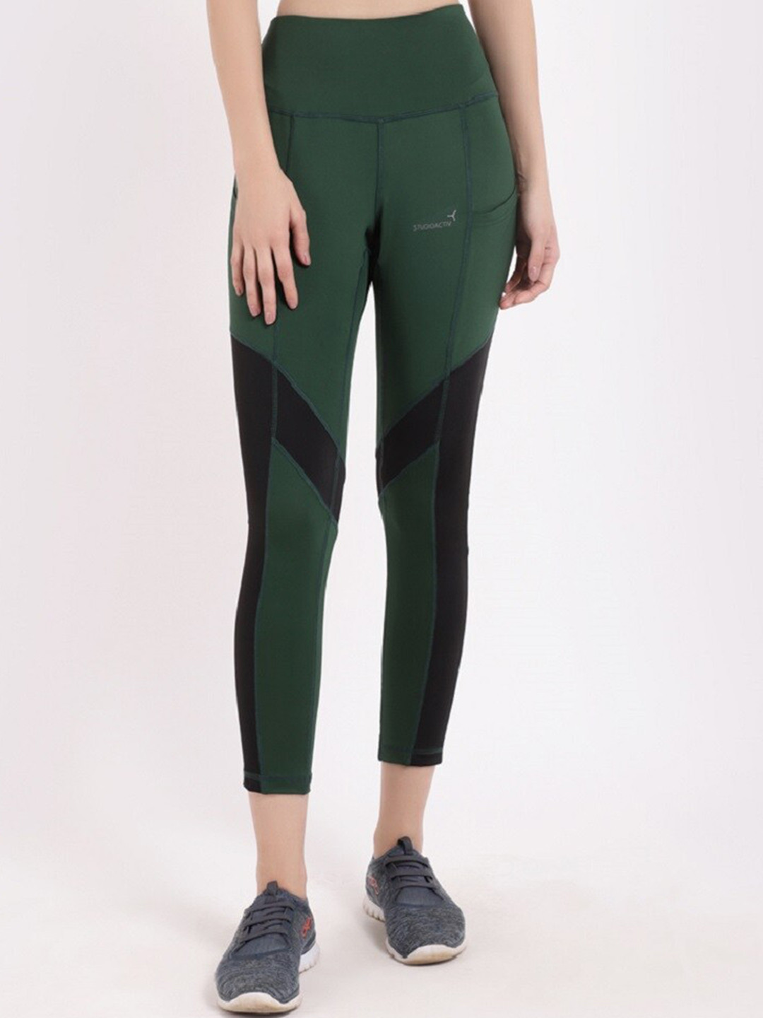 STUDIOACTIV Women Green & Black Colorblocked Sports Tights