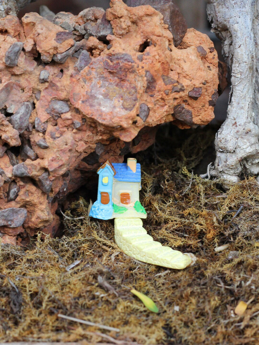 TAYHAA Set Of 12 Yellow Patterned Garden Accessories