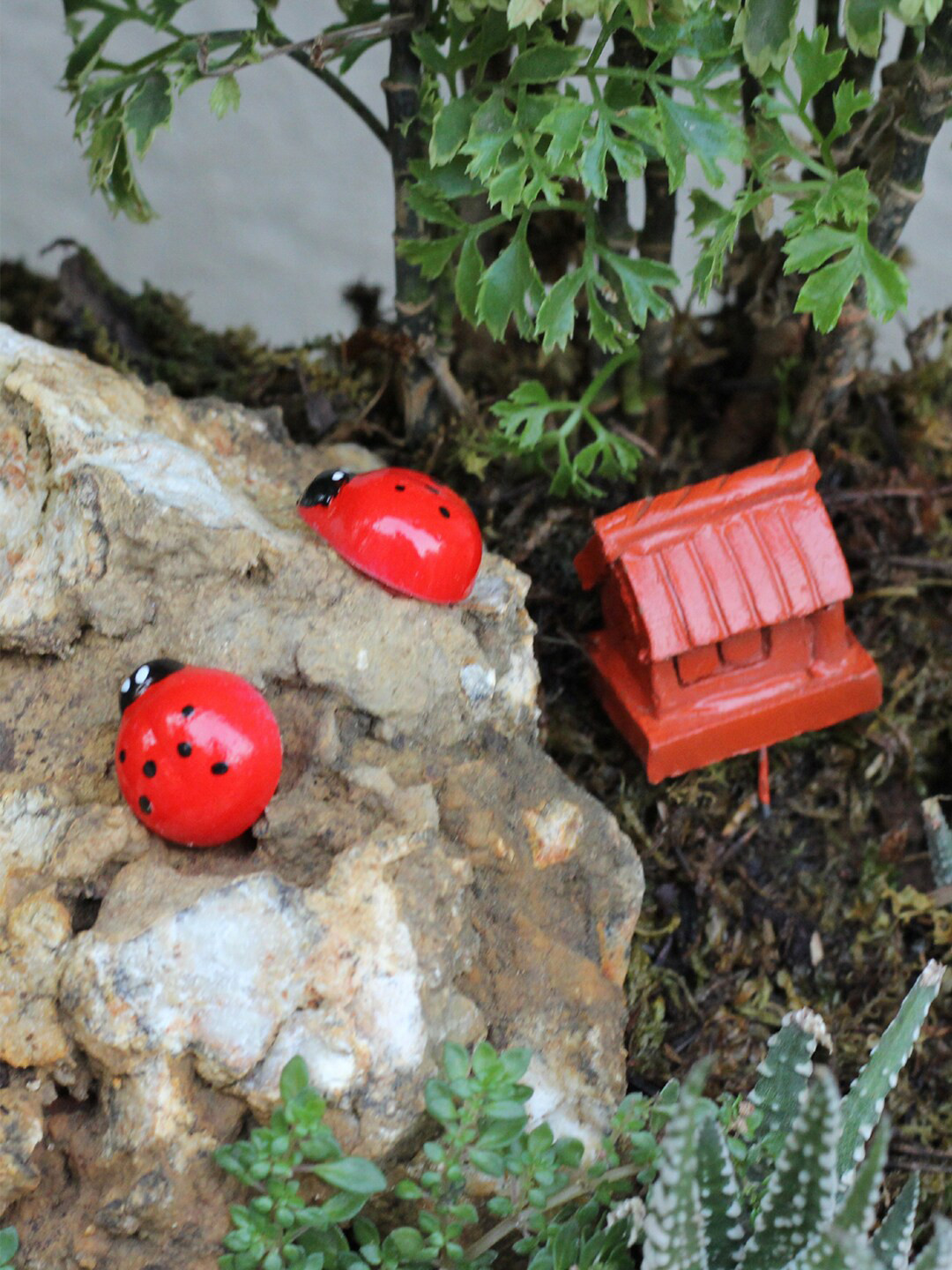 TAYHAA Red & Black Set of 14 Shinny Beetle Garden Toy Showpieces